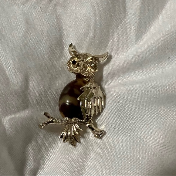 Vintage 1960’s GERRY'S Gold Tone Jelly Belly Brown Marbled Cabochon Owl Pin - Picture 7 of 8